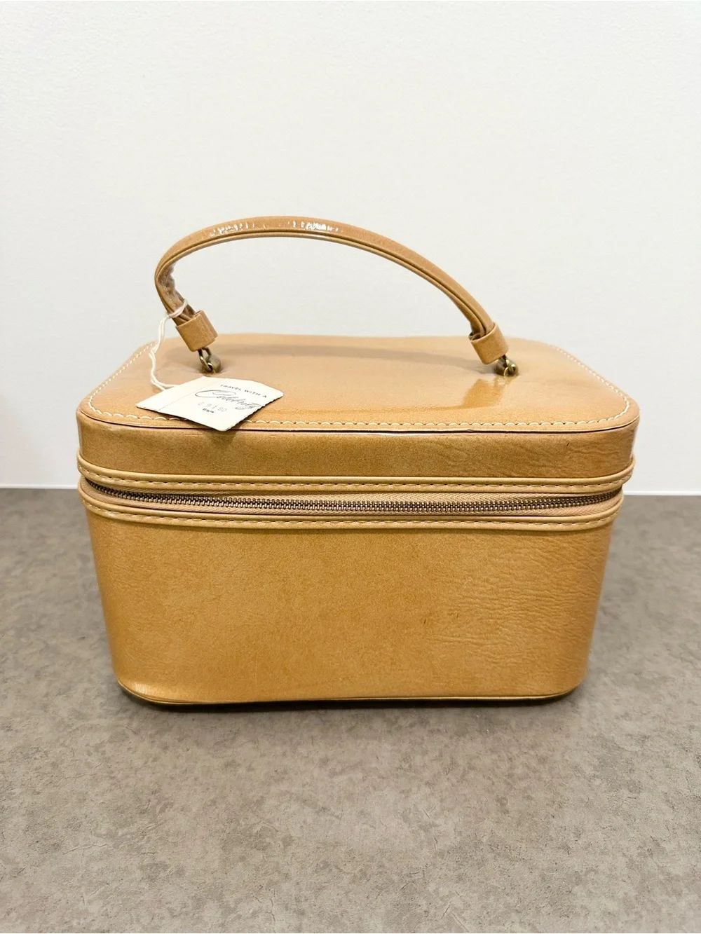 Vintage Style Tan Leatherette Train Case Handbag Mirror Brass Accents 10 x 7 x 6